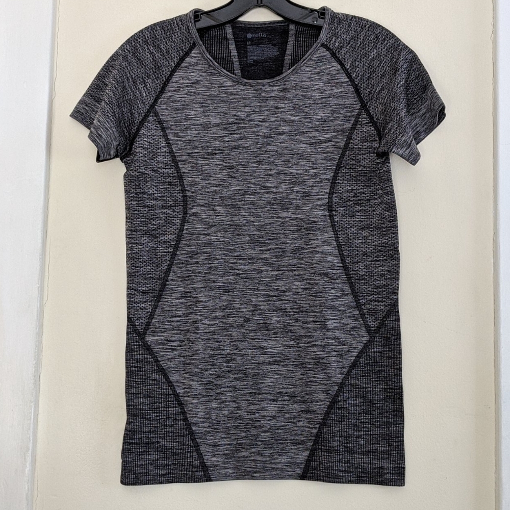 Zella active wear pullover Top size Medium